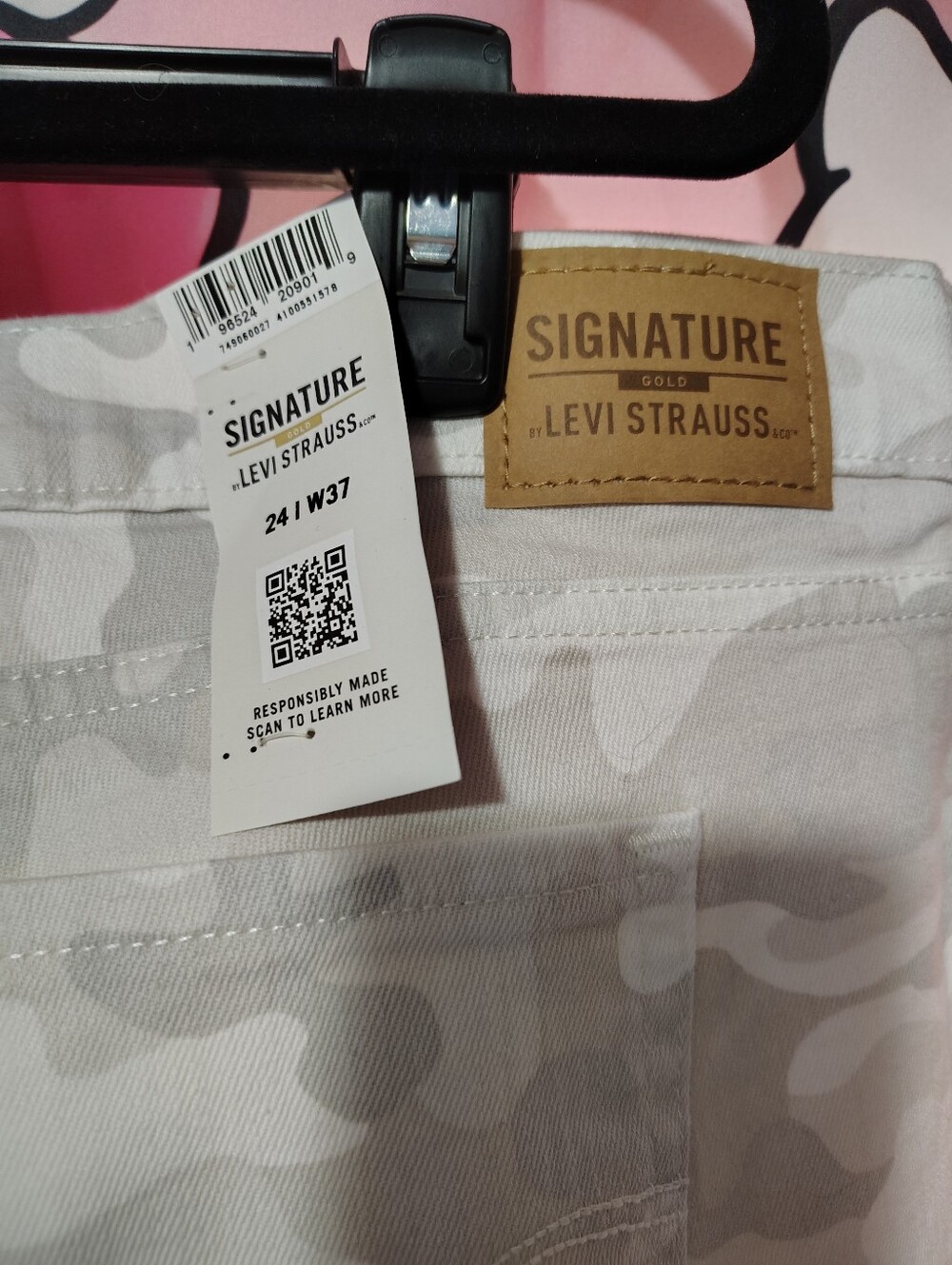 NWT Levi Strauss Mid-Rise Capris - Size 24 - Picture 5 of 6